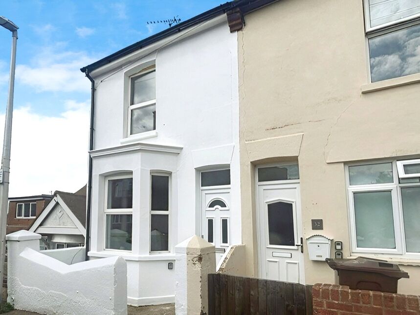 Main image of 5 bedroom End Terrace House to rent, Leslie Road, Gillingham, Kent, ME7