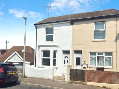 Leslie Road, 4 bedroom End Terrace House to rent, £2,300 pcm