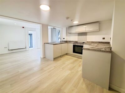 Westcourt Street, 1 bedroom  Flat to rent, £1,200 pcm