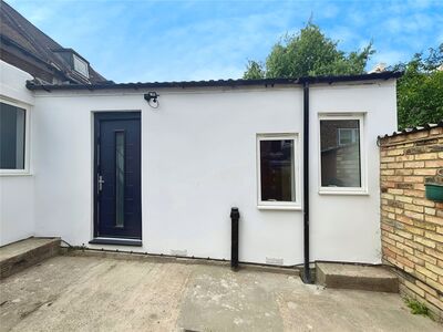Westcourt Street, 1 bedroom  Flat to rent, £1,200 pcm