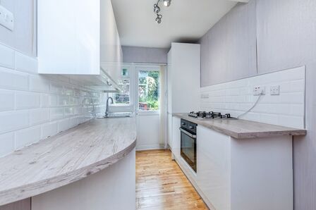 3 bedroom Mid Terrace House for sale