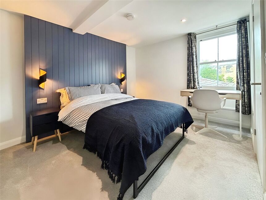 Main image of 1 bedroom  Room to rent, High Street, Brompton, Kent, ME7