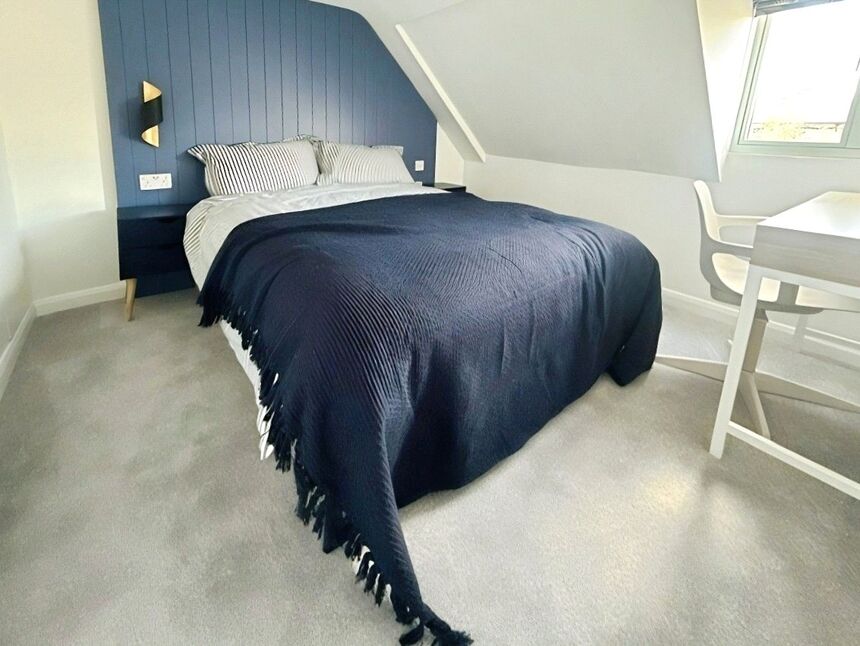 Main image of 1 bedroom  Room to rent, High Street, Brompton, Kent, ME7