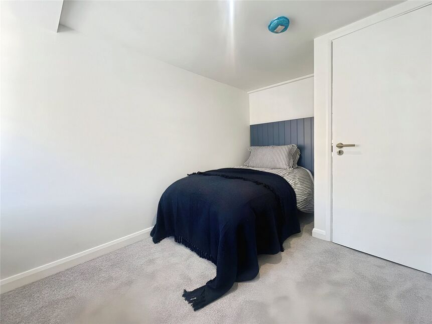 1 bedroom  Room to rent