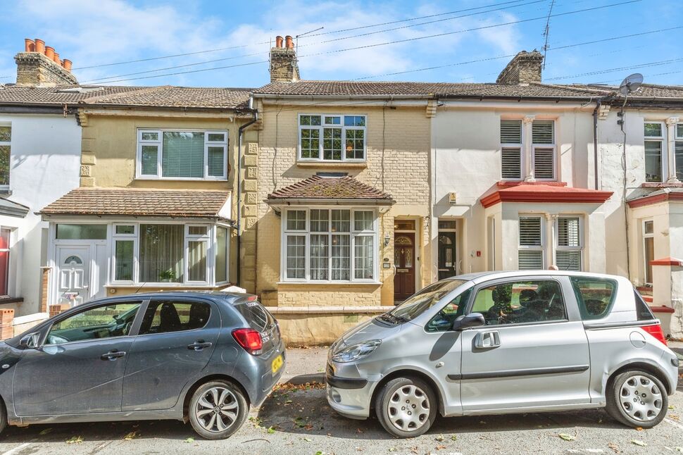 Main image of 3 bedroom Mid Terrace House for sale, Rosebery Road, Gillingham, Kent, ME7