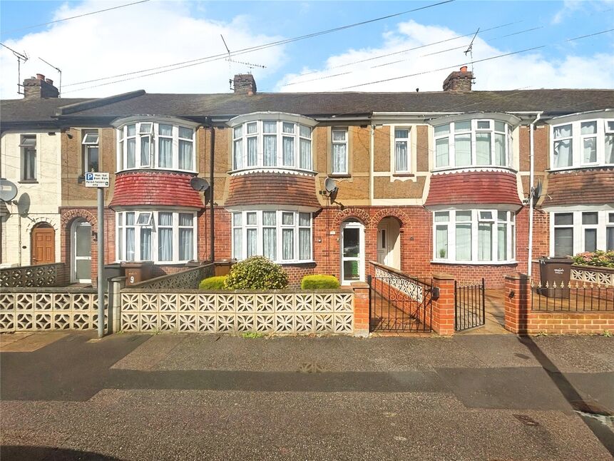 Main image of 3 bedroom Mid Terrace House to rent, Beaconsfield Avenue, Gillingham, Kent, ME7