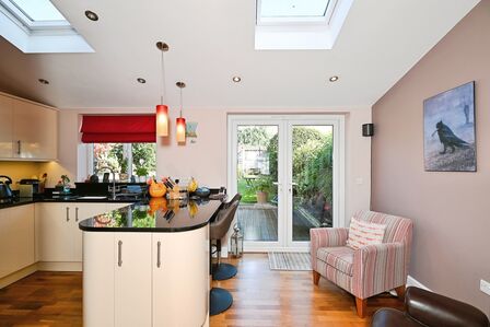 Castlemaine Avenue, 3 bedroom Mid Terrace House for sale, &pound;340,000