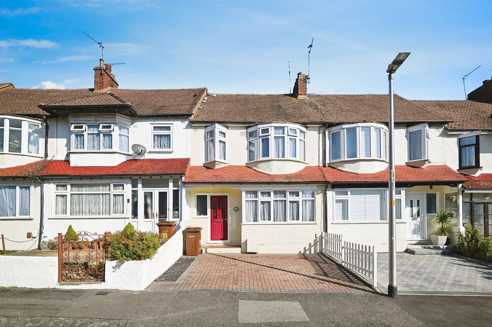 Main image of 3 bedroom Mid Terrace House for sale, Castlemaine Avenue, Gillingham, Kent, ME7
