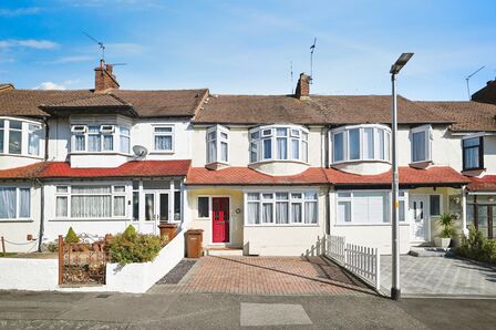 3 bedroom Mid Terrace House for sale