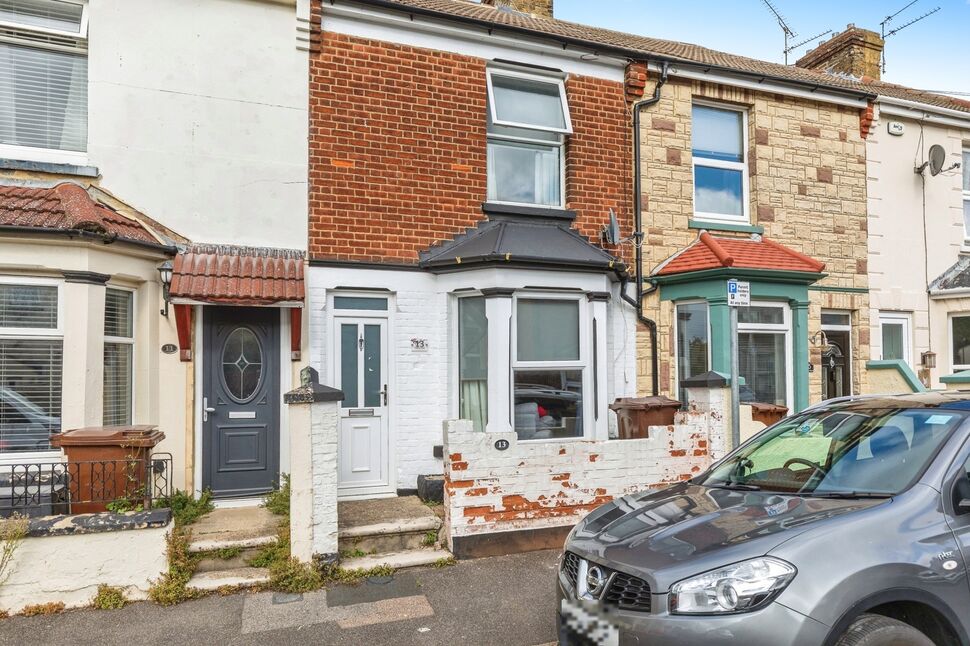 Main image of 3 bedroom Mid Terrace House for sale, Hamilton Road, Gillingham, Kent, ME7