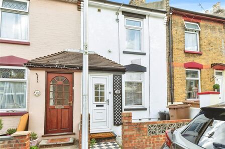 3 bedroom Mid Terrace House for sale