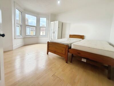 Shakespeare Road, 3 bedroom  Flat to rent, £1,300 pcm