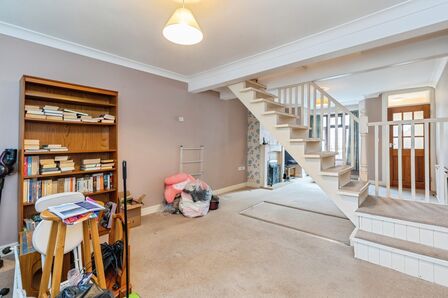 3 bedroom Mid Terrace House for sale