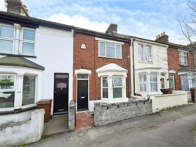 3 bedroom Mid Terrace House for sale