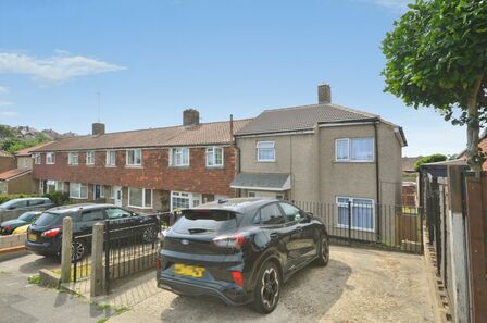 Jasper Avenue, 3 bedroom End Terrace House to rent, &pound;1,500 pcm