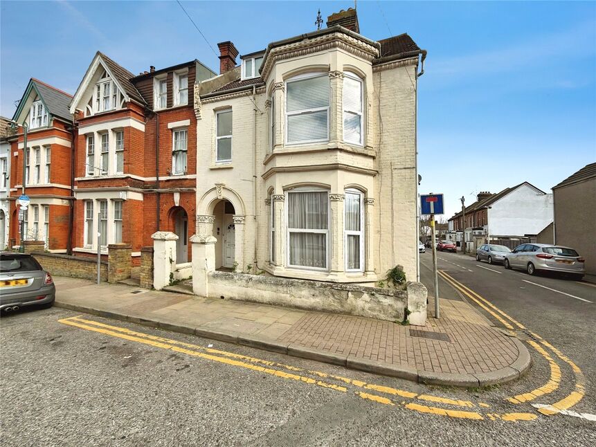 Main image of 2 bedroom Flat to rent, Balmoral Road, Gillingham, Kent, ME7