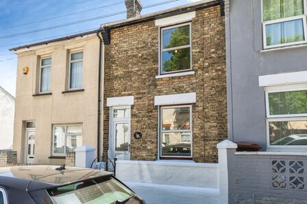 2 bedroom Mid Terrace House for sale