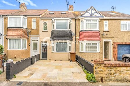 The Chase, 3 bedroom Mid Terrace House for sale, &pound;350,000