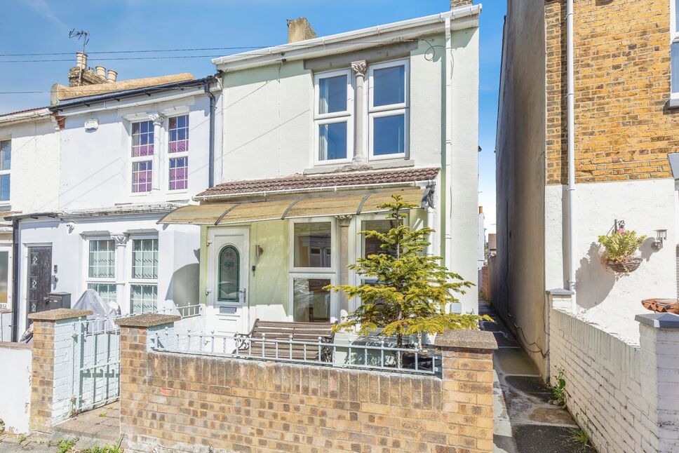 2 bedroom End Terrace House for sale