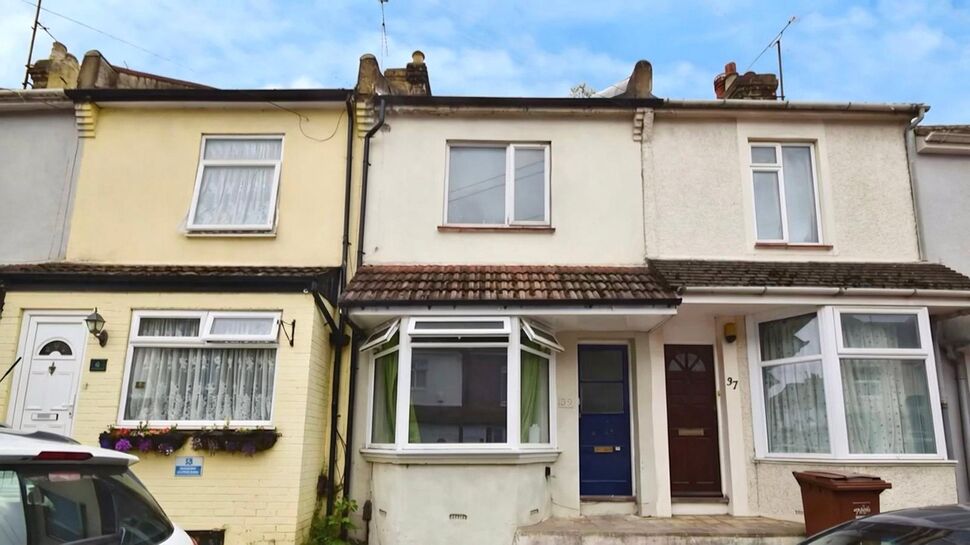 Main image of 3 bedroom Mid Terrace House to rent, Charter Street, Gillingham, Kent, ME7