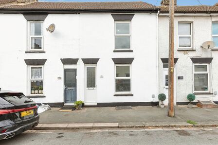 2 bedroom Mid Terrace House for sale