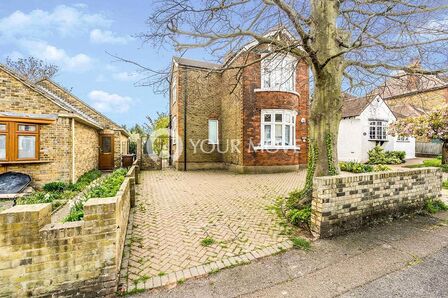 Second Avenue, 3 bedroom Detached House to rent, &pound;1,800 pcm