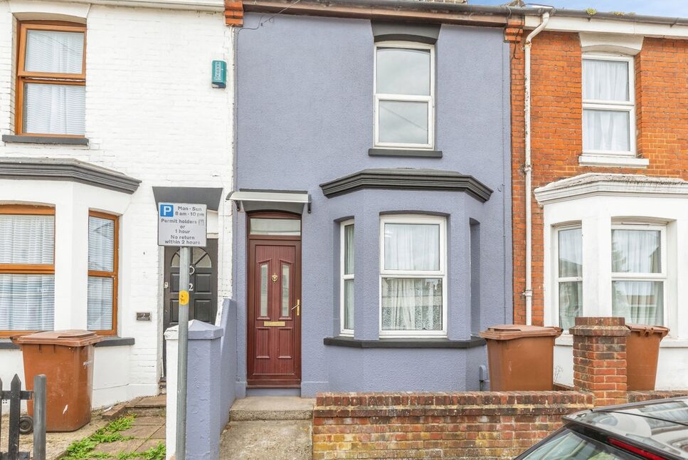 3 bedroom Mid Terrace House for sale