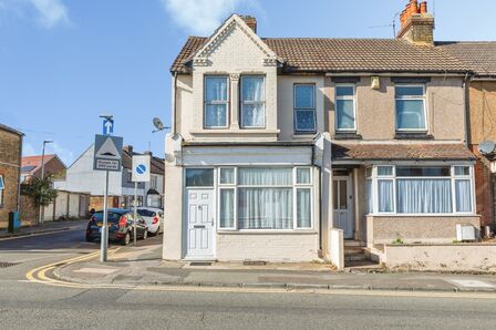 5 bedroom End Terrace House for sale