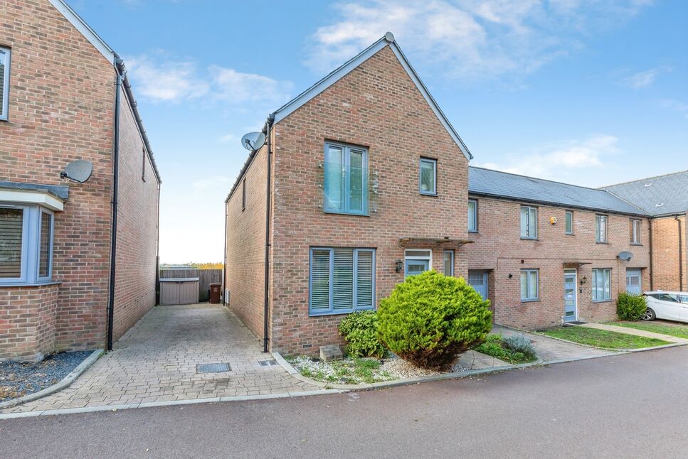 Main image of 3 bedroom Semi Detached House for sale, Amherst Hill, Gillingham, Kent, ME7