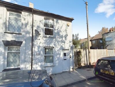 2 bedroom End Terrace House to rent