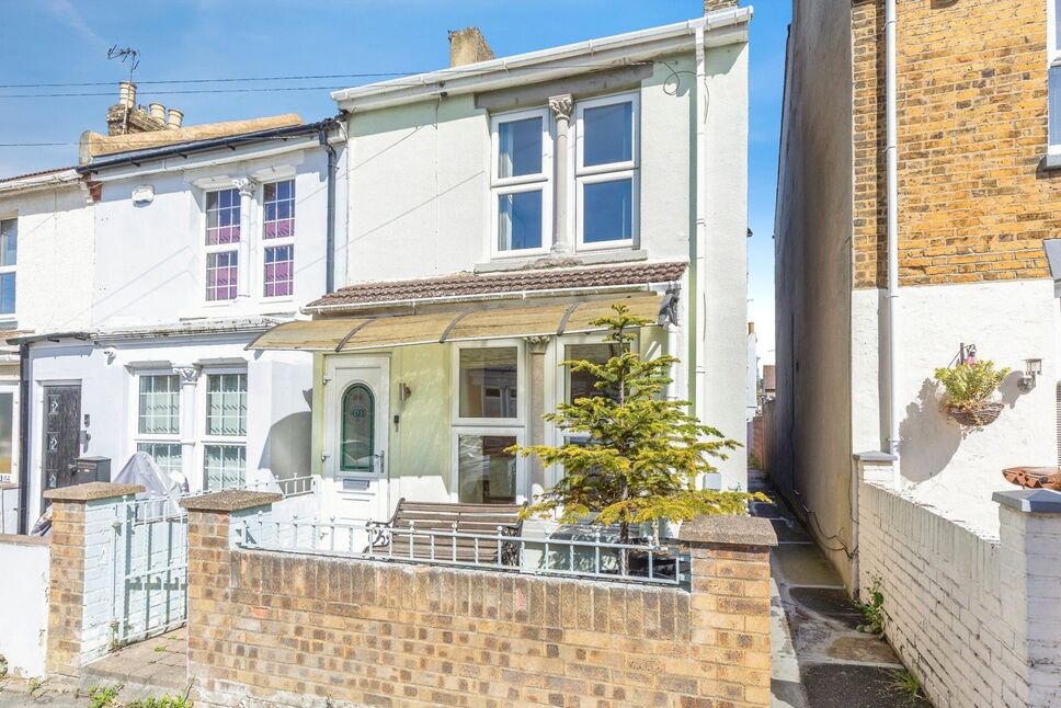 Main image of 2 bedroom End Terrace House to rent, Beresford Road, Gillingham, Kent, ME7