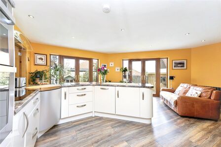 West End, 4 bedroom Detached House for sale, &pound;342,950