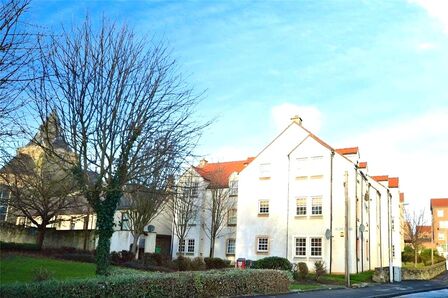 St. Serfs Place, 2 bedroom Flat to rent, &pound;795 pcm