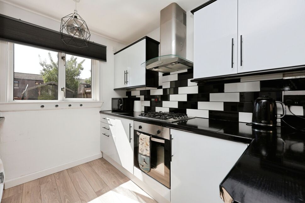 Kitchen / Dining Area