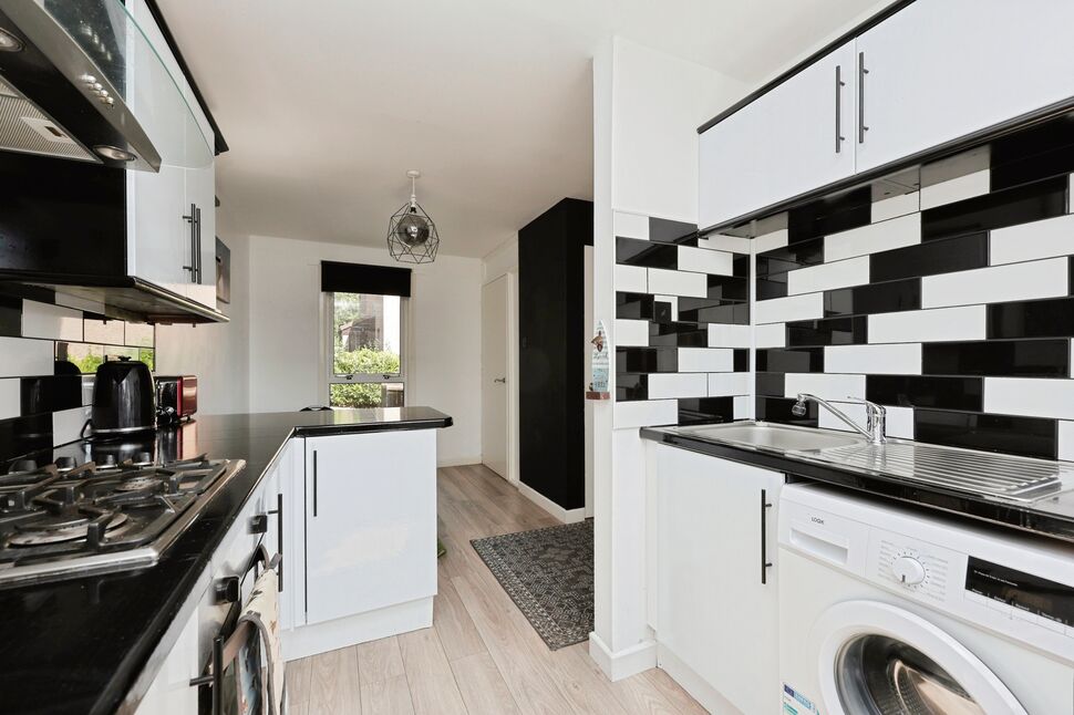 Kitchen / Dining Area