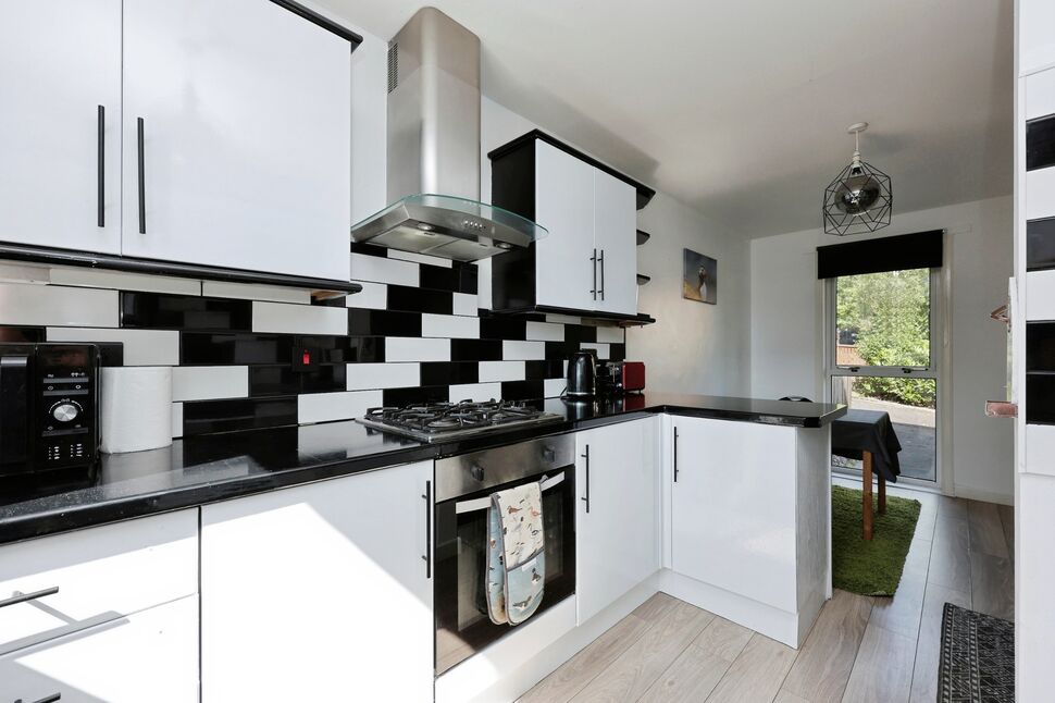 Kitchen / Dining Area