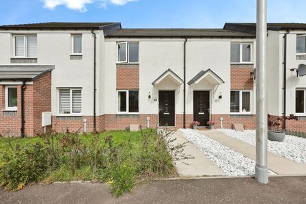 2 bedroom Mid Terrace House for sale