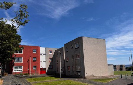 High Street, 2 bedroom  Flat to rent, £765 pcm
