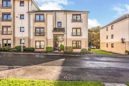 Mill Street, 2 bedroom  Flat to rent, £750 pcm