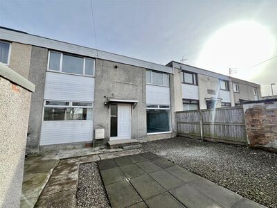 Greenlaw Crescent, 3 bedroom Mid Terrace House to rent, &pound;900 pcm