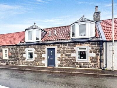 3 bedroom Mid Terrace House for sale