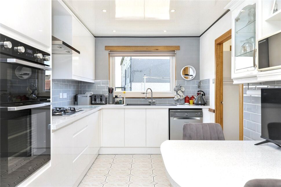 Kitchen / Dining Area