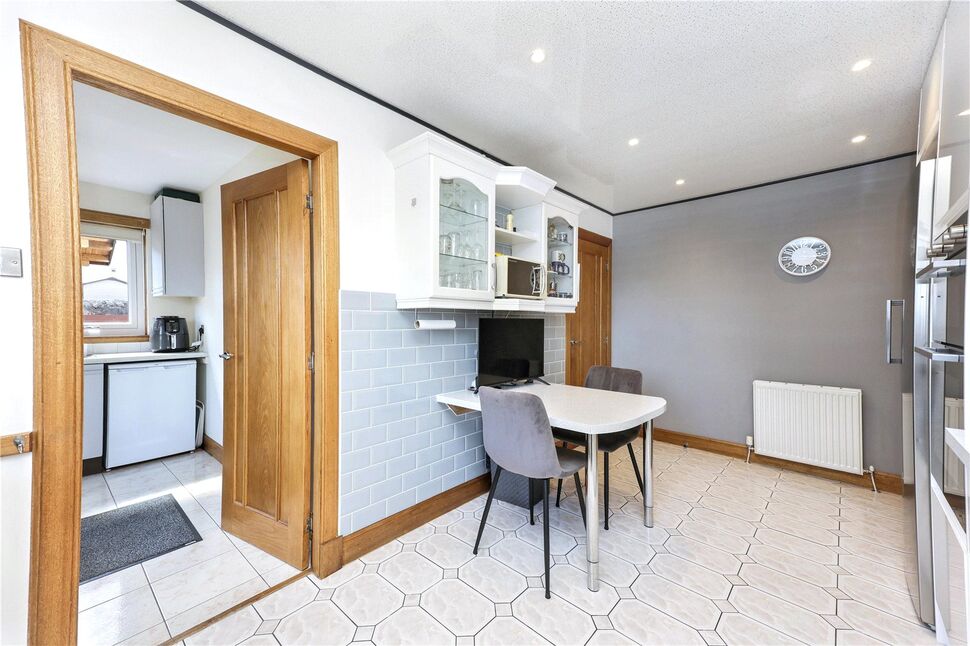 Kitchen / Dining Area