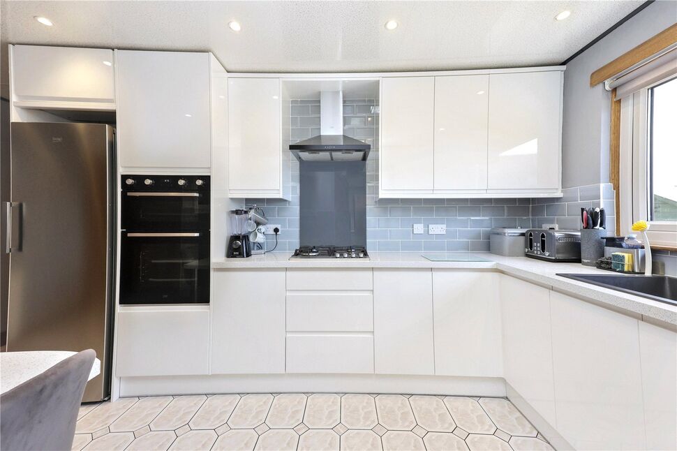Kitchen / Dining Area
