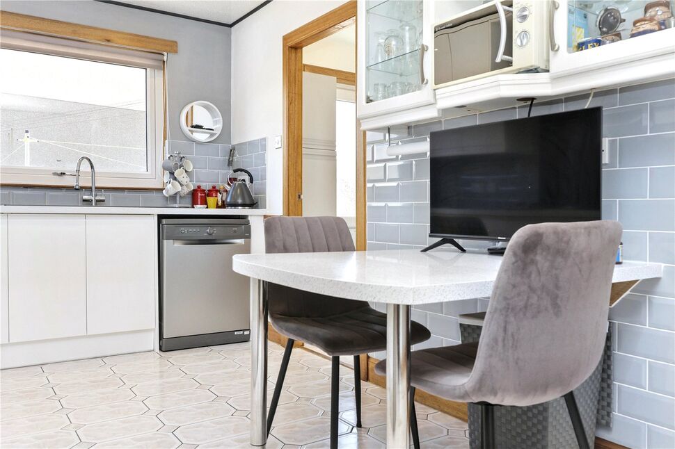Kitchen / Dining Area