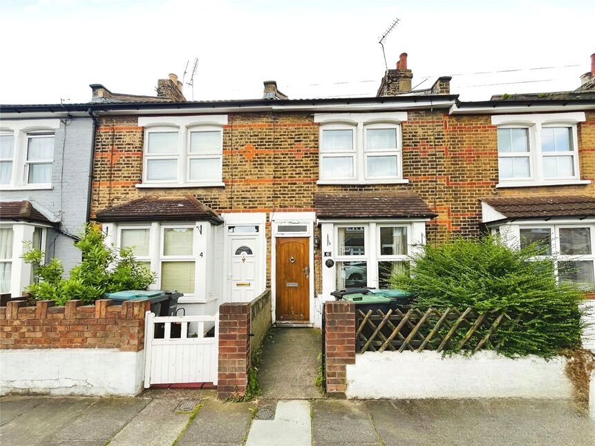 2 bedroom Mid Terrace House to rent, Cecil Road, Gravesend, DA11 £1,350 pcm