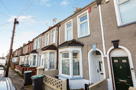 Havelock Road, 2 bedroom Mid Terrace House to rent, £1,400 pcm