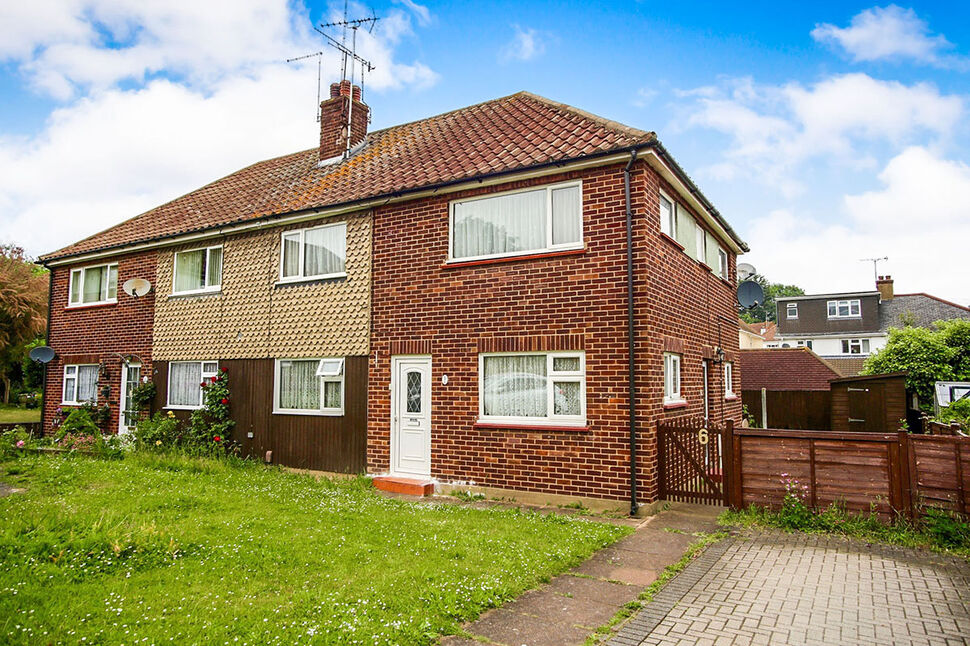 2 bedroom Flat to rent, Avon Close, Gravesend, DA12 £1,150 pcm