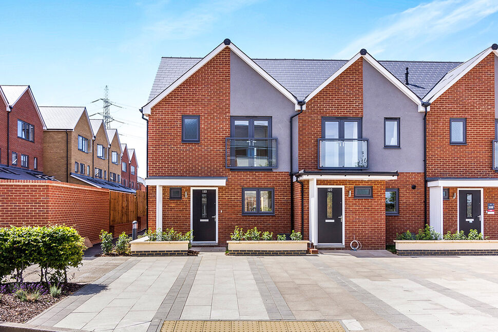 Main image of 3 bedroom End Terrace House to rent, Springhead Parkway, Northfleet, Kent, DA11