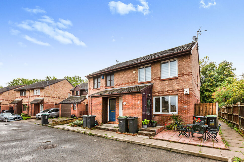 Main image of 1 bedroom Flat to rent, Maypole Road, Gravesend, Kent, DA12